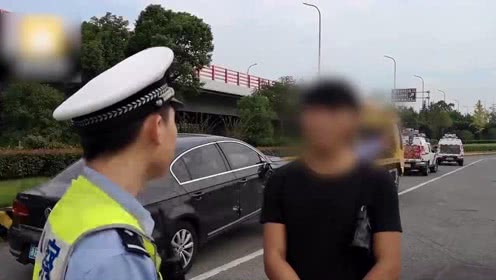 四歲兒子開車兩歲女兒坐副駕，道路交通安全不容忽視